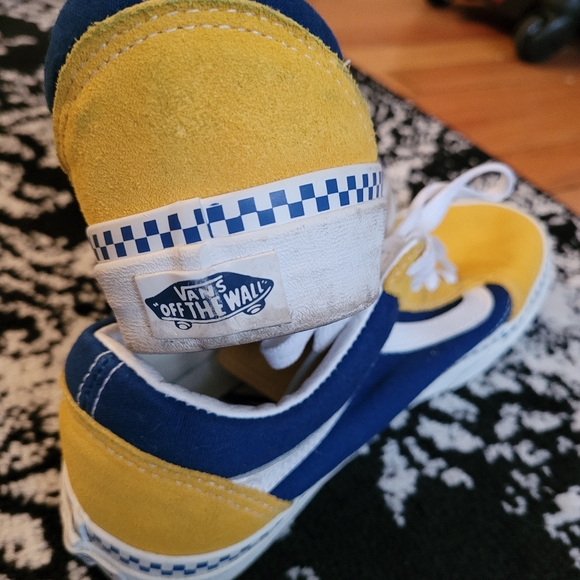 Vans - Picture 2 of 4